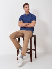 قميص بولو أنيق بتصميم كلاسيكي مصنوع من القطن 100% من Crew Clothing - صورة 4 من 8
