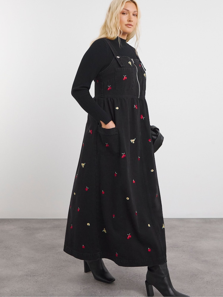 Simply Be 100% Cotton Floral Embroidered Midaxi Apron Denim Dress - Bild 1 von 4 Simply Be 100% Cotton Floral Embroidered Midaxi Apron Denim Dress - Bild 1 von 4