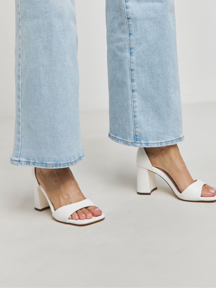 Blanco - Simply Be Barely There Block heel Sandals In Extra Wide Fit - Imagen 4 de 4