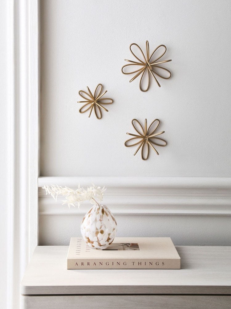 Set of 3 Gold Metal Flower Wall Plaques - Image 1 of 6