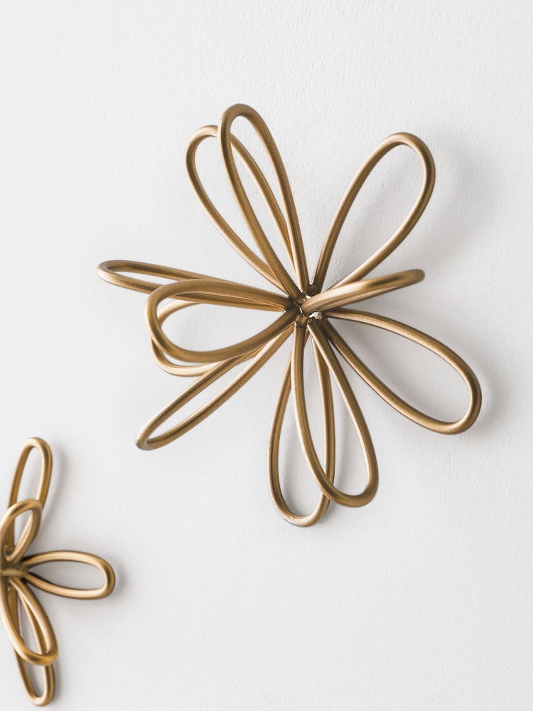 Set of 3 Gold Metal Flower Wall Plaques - Image 3 of 6