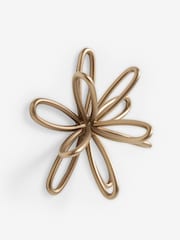 Set of 3 Gold Metal Flower Wall Plaques - Image 5 of 6