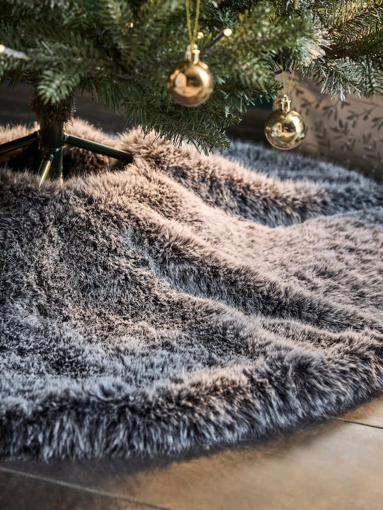 Grey Collection Luxe Faux Tree Skirt - Image 4 of 4