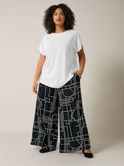 Evans White Crochet Shoulder T-Shirt - Imagen 2 de 5