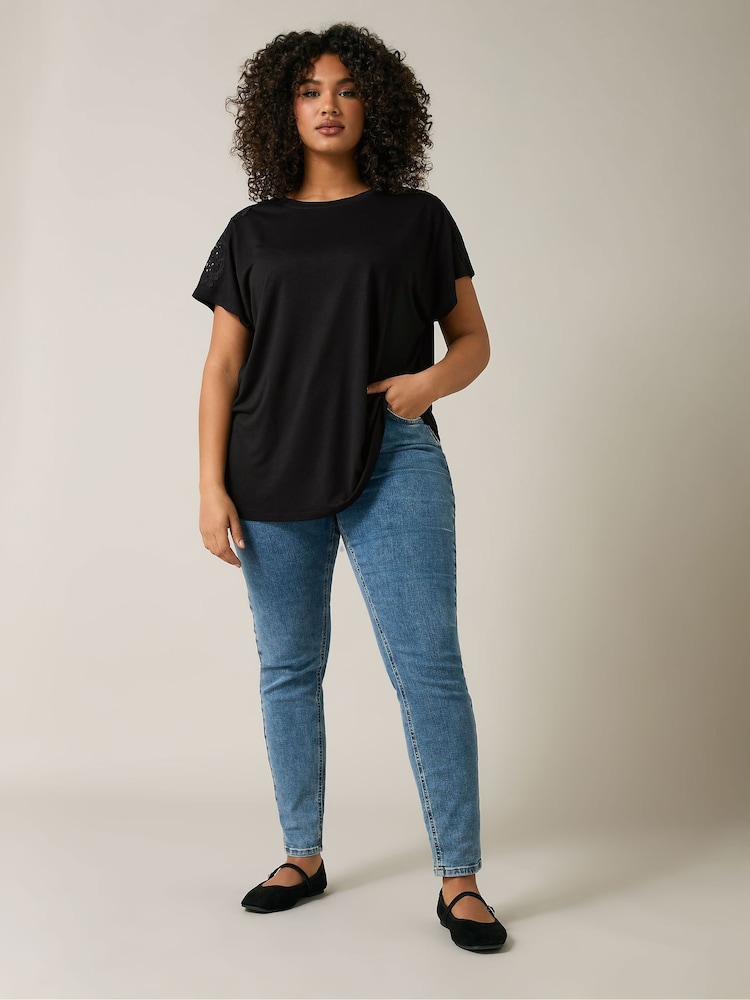 Evans Crochet Shoulder Black T-Shirt - Imagen 2 de 5 Evans Crochet Shoulder Black T-Shirt - Imagen 2 de 5