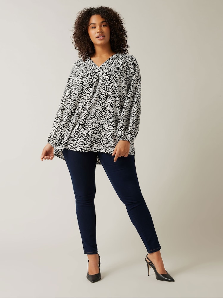 Evans Black/ White Pleated Swing Blouses - Image 2 of 5 Evans Black/ White Pleated Swing Blouses - Image 2 of 5