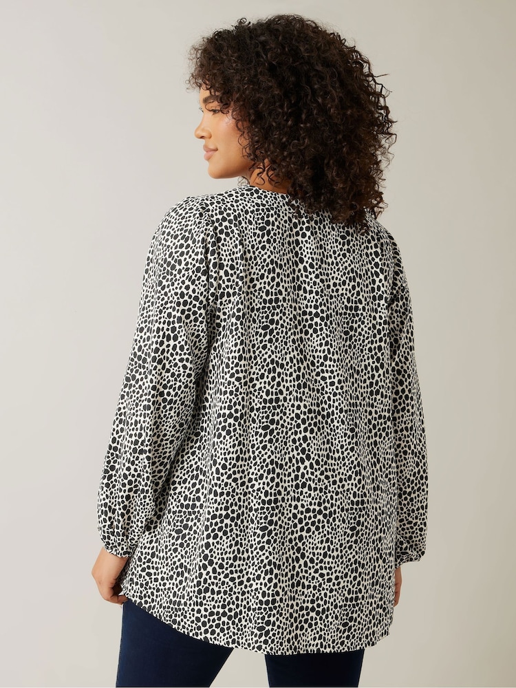 Evans Black/ White Pleated Swing Blouses - Image 4 of 5