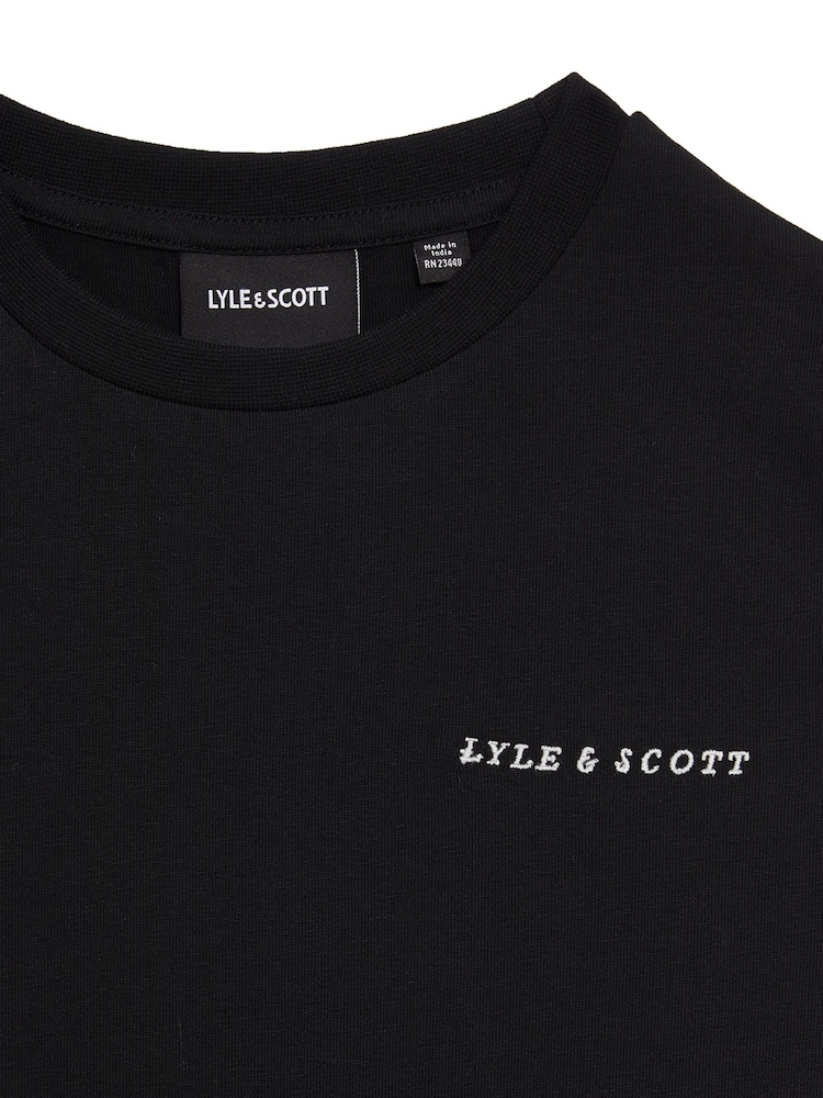 تيشِرت قطن 100% مطرَّز بشعار نصي من Lyle & Scott - صورة 2 من 3
