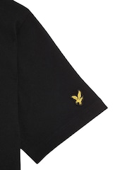 تيشِرت قطن 100% مطرَّز بشعار نصي من Lyle & Scott - صورة 3 من 3