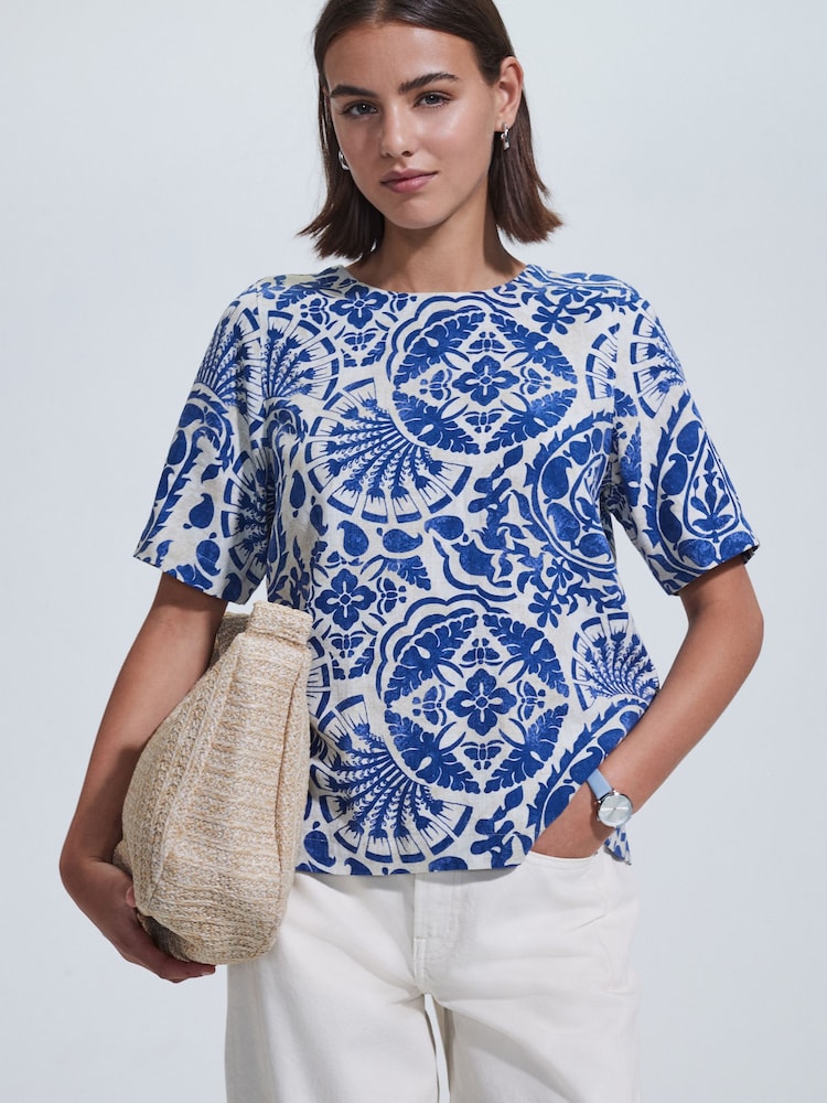 Estampado geométrico azul/crema - Camiseta cuadrada de manga corta con lino - Imagen 2 de 8 Estampado geométrico azul/crema - Camiseta cuadrada de manga corta con lino - Imagen 2 de 8