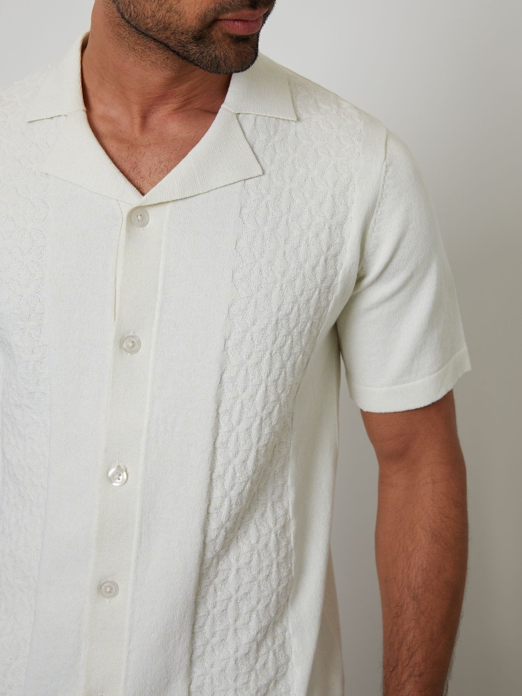 كريم - قميص محبوك بياقة صغيرة وملمس بارز من Threadbare - صورة 4 من 4 كريم - قميص محبوك بياقة صغيرة وملمس بارز من Threadbare - صورة 4 من 4