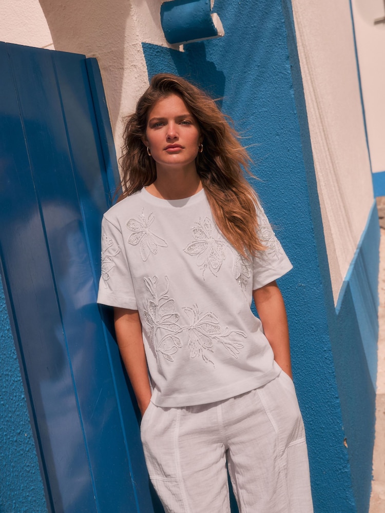 Blanco - Floral Print Embellished T-Shirt - Imagen 1 de 7 Blanco - Floral Print Embellished T-Shirt - Imagen 1 de 7