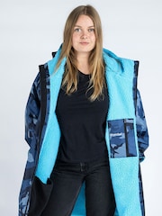 Синий - Халат для переодевания с длинными рукавами для взрослых dryrobe Advance - Изображение 6 из 13