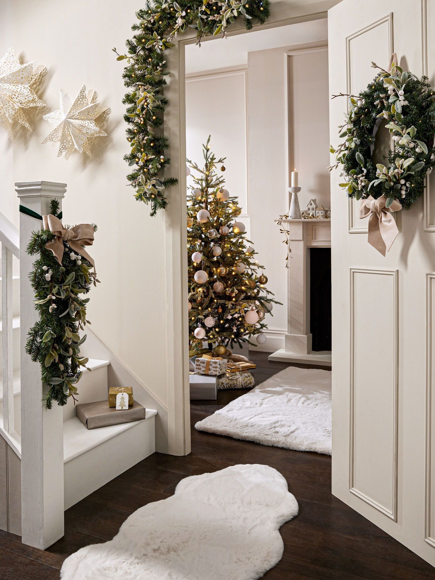 2022white × green christmas wreathe① Christmas wreathe 静かな森のgreen wreathe シックにまとめて大人な