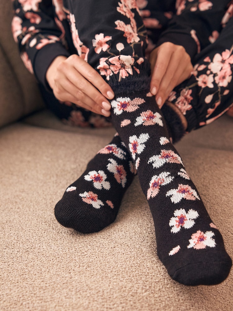 Black Cherry Blossom - Bath & Body Works Fuzzy Socks - صورة 1 من 7