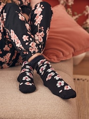 Black Cherry Blossom - Bath & Body Works Fuzzy Socks - صورة 2 من 7