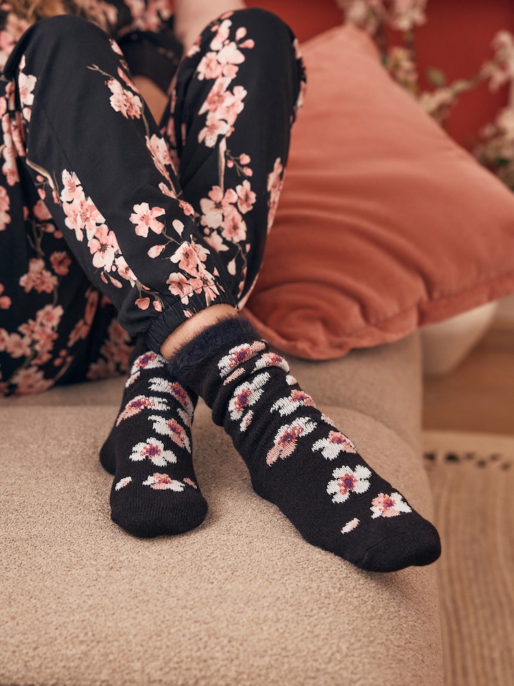 Black Cherry Blossom - Bath & Body Works Fuzzy Socks - صورة 2 من 7