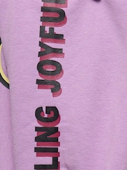 Sudadera morada de algodón 100 % con capucha y estampado en la parte trasera con eslogan "Carefree" de ONLY KIDS - Imagen 4 de 4