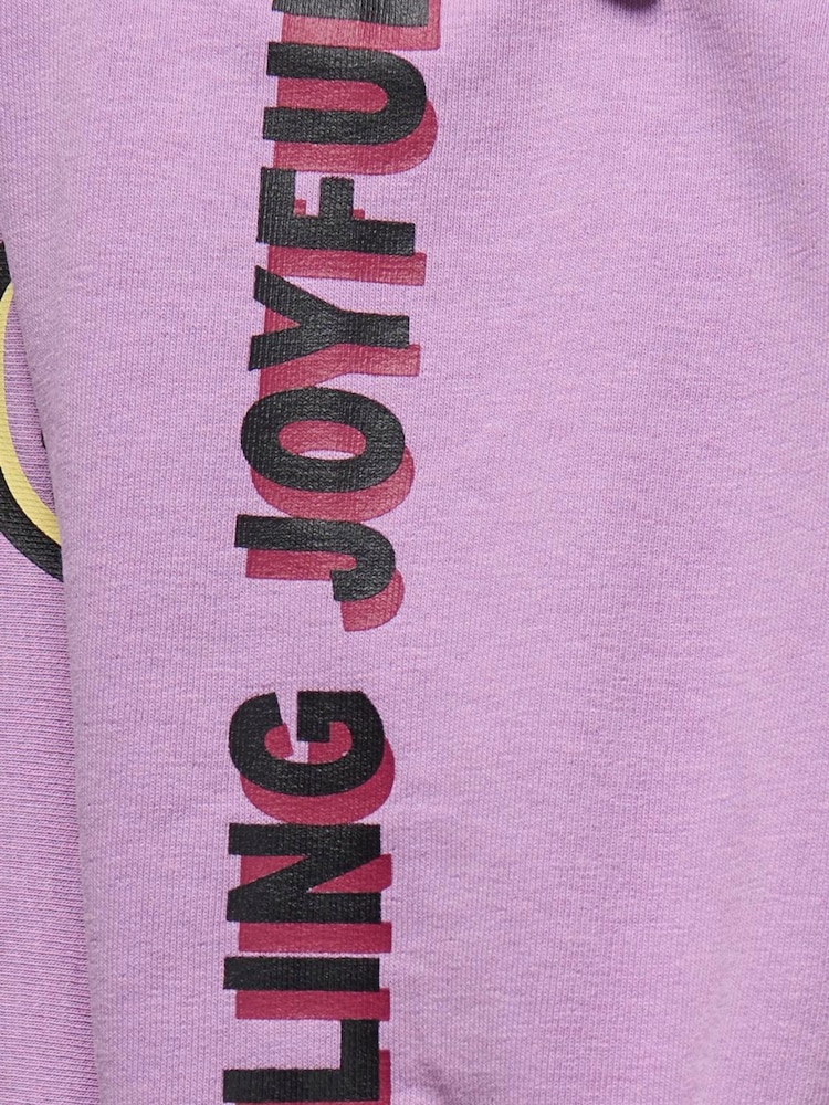 Sudadera morada de algodón 100 % con capucha y estampado en la parte trasera con eslogan "Carefree" de ONLY KIDS - Imagen 4 de 4