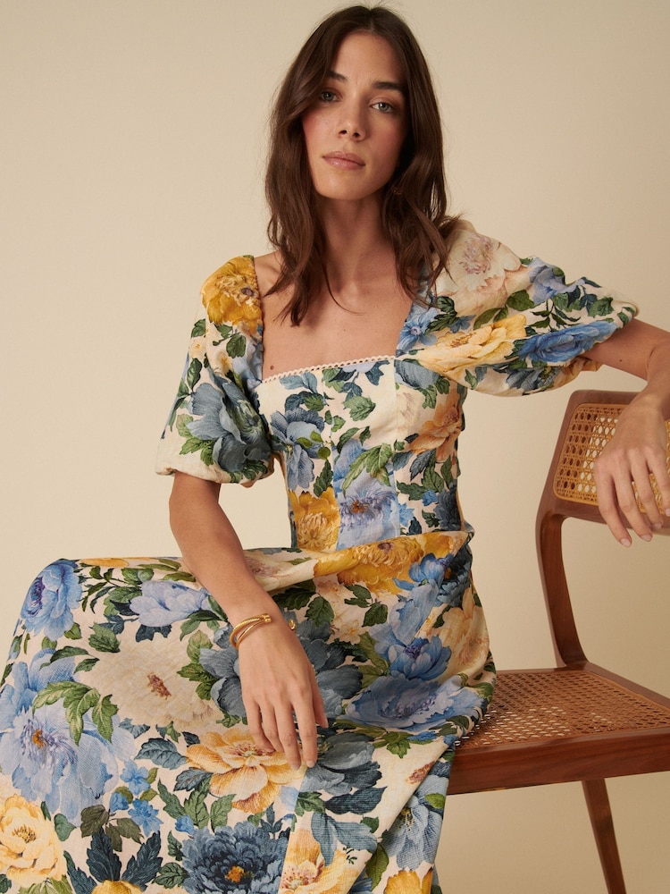 Nobodys Child – Elena Blooms – Midikleid mit Einsätzen an der Taille - Bild 1 von 5 Nobodys Child – Elena Blooms – Midikleid mit Einsätzen an der Taille - Bild 1 von 5