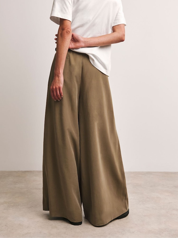Anthology By JD Williams Natural Premium Super Wide Leg Trousers - Image 2 of 5 Anthology By JD Williams Natural Premium Super Wide Leg Trousers - Image 2 of 5