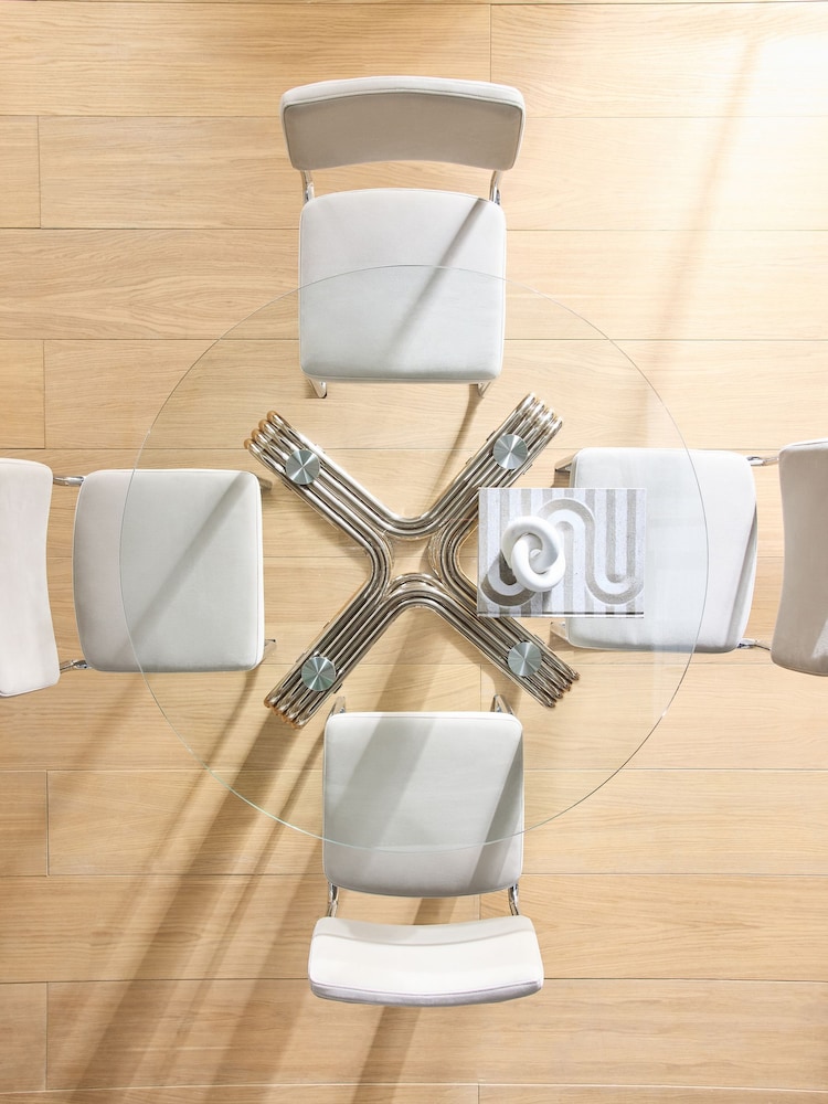 Chrome and Glass Kai Glass 4 Seater Dining Table - Image 2 of 9