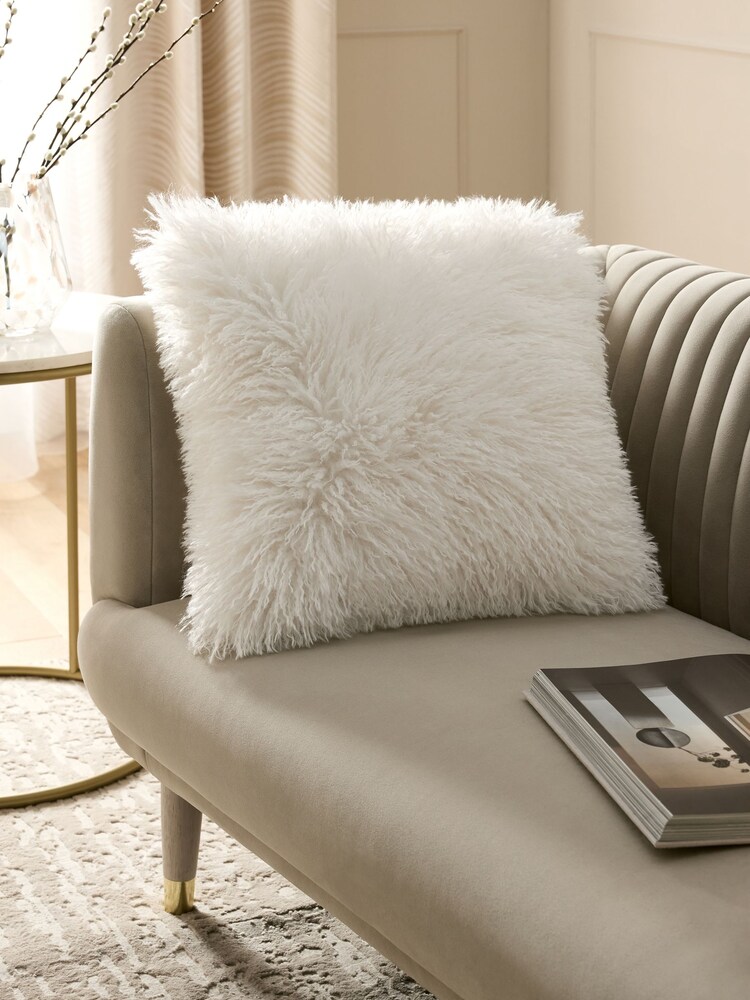 Mongolian Faux Fur Cushion - صورة 1 من 5