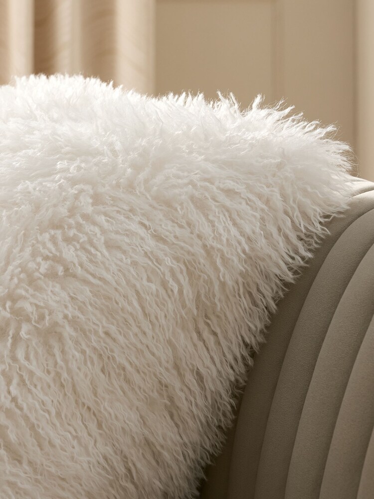 Mongolian Faux Fur Cushion - صورة 2 من 5