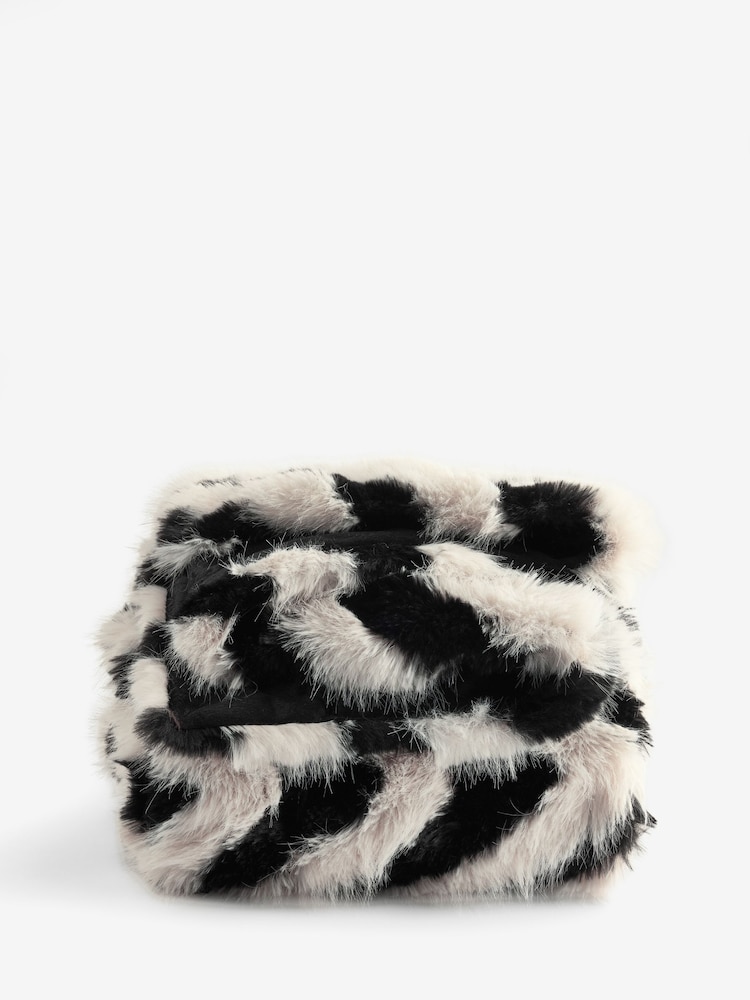 Zig Faux Fur Throw - صورة 1 من 1