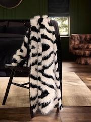 Black/White Zig Faux Fur Throw - Image 3 of 4