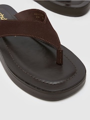 Коричневый - Schuh Tanisha Toe Post черный сандалии - Image 4 of 4