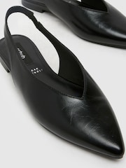 שחור - Schuh נעליים בעיטור תחרה עם חרטום מחודד ורצועה אחורית - תמונה 4 מתוך 4