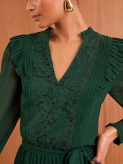 Love & Roses Green Pleated Long Sleeve Lace Detail Midi Dress - Image 2 of 4