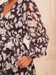 Minivestido de gasa con volantes de Friends Like These - Imagen 2 de 4