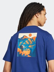 modra - adidas majica s kratkimi rokavi in grafiko Doodle Hunt Hike - Slika 4 iz 6