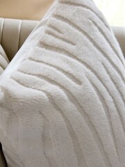 Tiger Cut Faux Fur Cushion - صورة 2 من 5