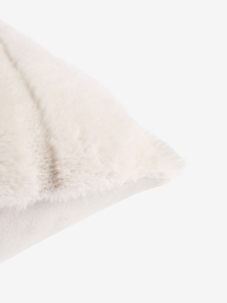 Ivory 59 x 59cm Tiger Cut Faux Fur Cushion - Image 5 of 5 Ivory 59 x 59cm Tiger Cut Faux Fur Cushion - Image 5 of 5