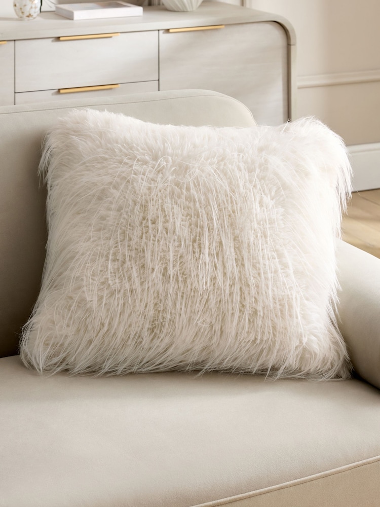 Feather Faux Fur Cushion - صورة 2 من 8