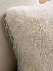 Feather Faux Fur Cushion - صورة 5 من 8