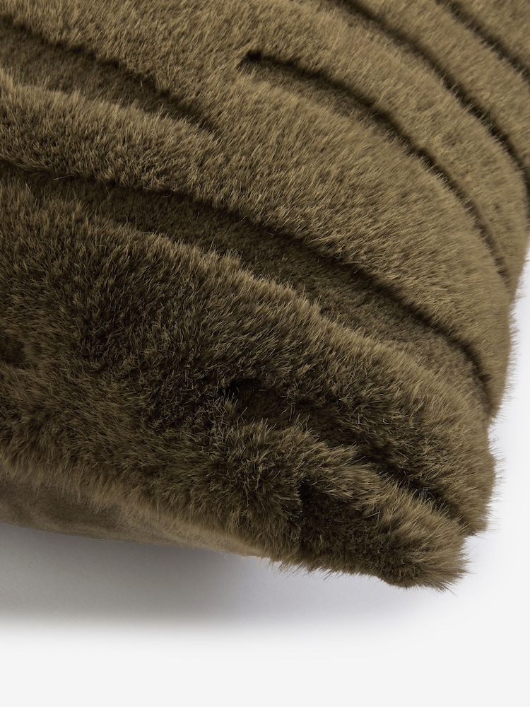 Green 50 x 50cm Tiger Cut Faux Fur Cushion - Image 5 of 5 Green 50 x 50cm Tiger Cut Faux Fur Cushion - Image 5 of 5