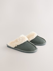 Verde cáqui - Pantuflas Mule Rib com forro de pele sintética e camurça - Imagem 2 de 7