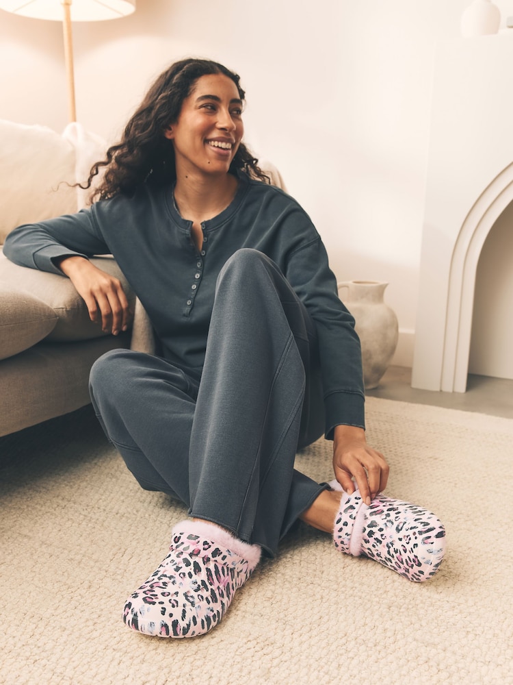 Verde caqui - Pantuflas tipo zuecos con forro de piel sintética para mujer - Imagen 2 de 8