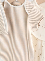Neutrale Farbe - Baby Sleepsuit, Bodysuit, Beanie and Bib Set 4 Piece (0-9mths) - Bild 7 von 20