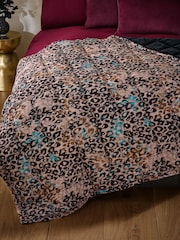 Lustre Velvet Leopard Print Bedspread - Изображение 1 из 3