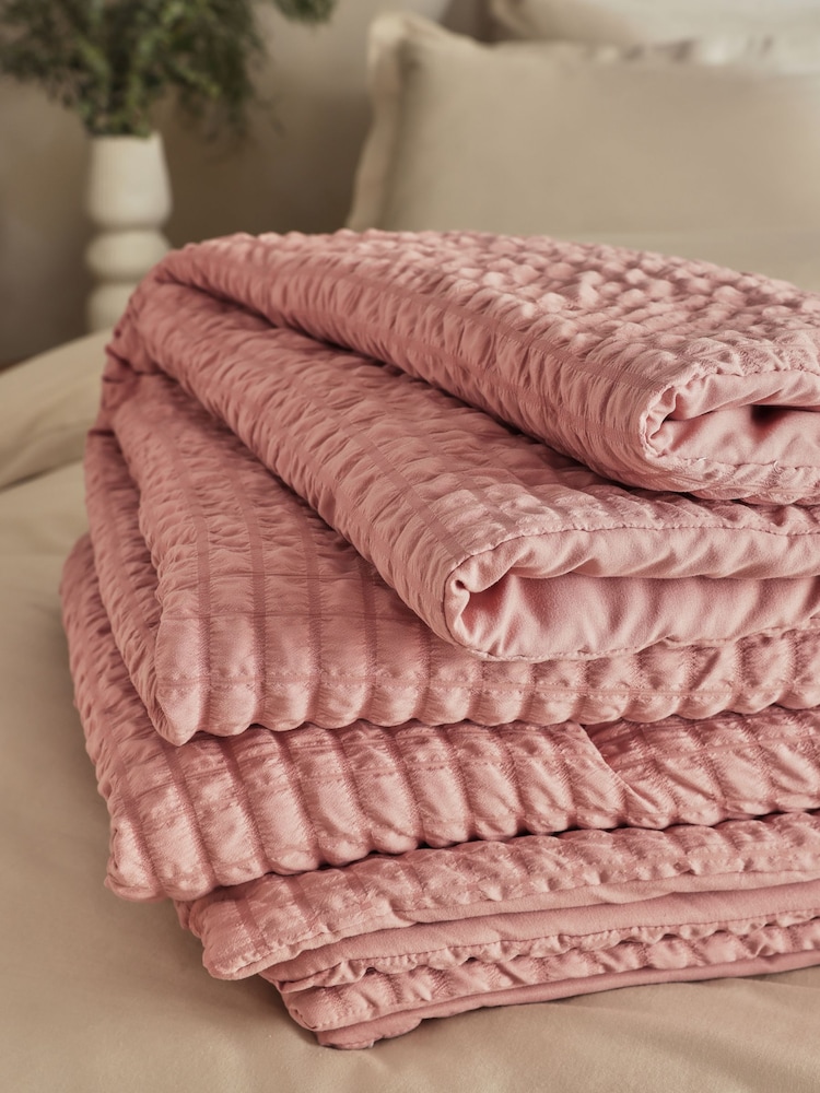 Pink Crinkle Bedspread - Image 2 of 4