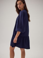 Azul marinho - Vestido curto com amarração frontal bordada e camadas - Imagem 4 de 7