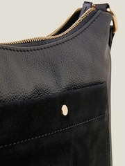 črna - Accessorize Leather Messenger Cross-Body Bag - Slika 3 iz 4