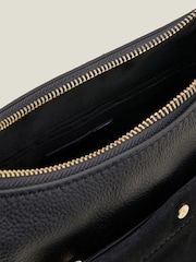 črna - Accessorize Leather Messenger Cross-Body Bag - Slika 4 iz 4