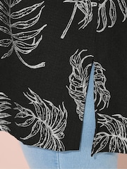 Yours Curve Black Foil Leaf Print Top - Image 4 of 5