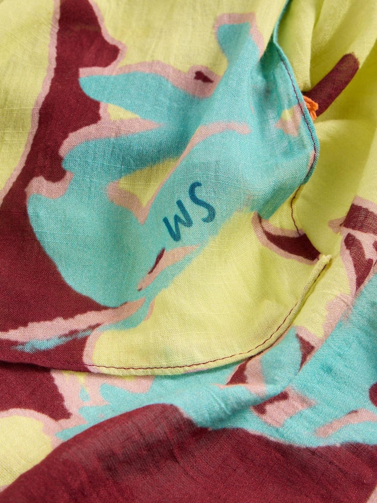 White Stuff Floral Placement Scarf - Imagen 3 de 3 White Stuff Floral Placement Scarf - Imagen 3 de 3